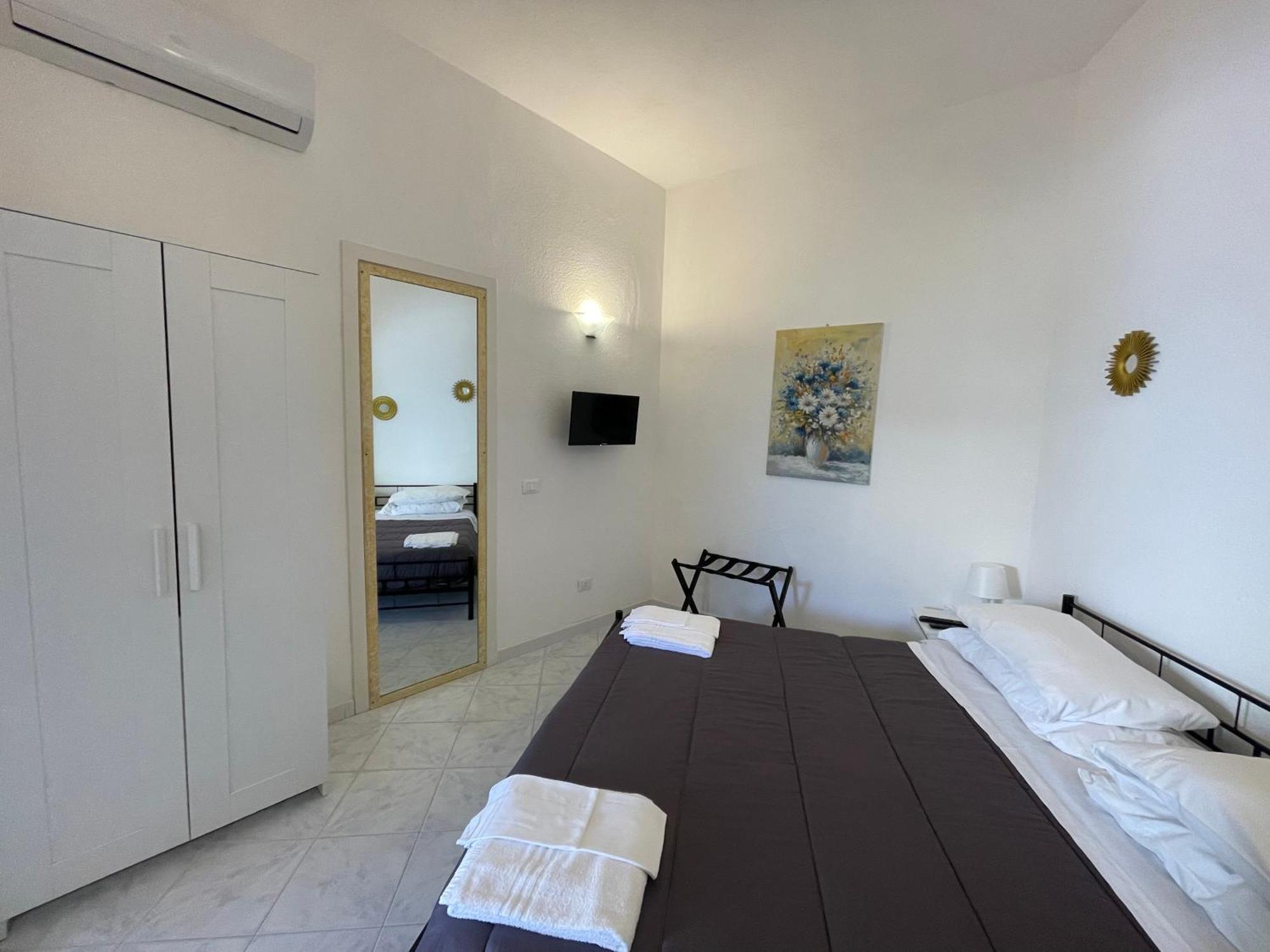 Monolocale super centrale con WI-FI Forio di Ischia Esterno foto